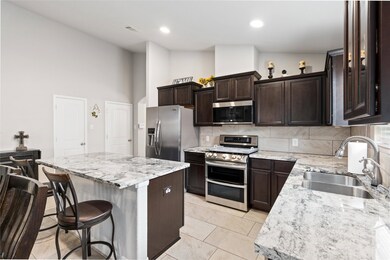 727 Rim Water Dr, Alvin, TX 77511 - photo 6