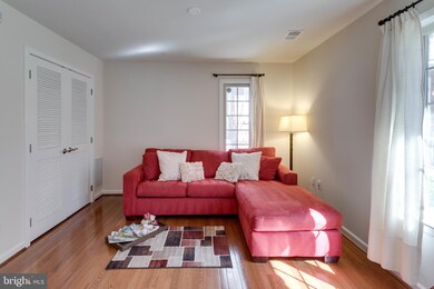 9678 Cedar Farm Cir, Fairfax, VA 22031 - photo 7