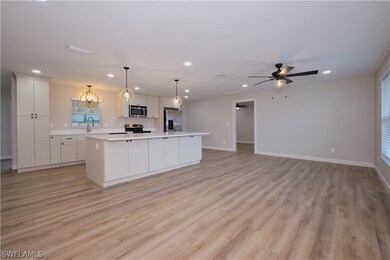 Amazing gourmet kitchen w/stainless appliances