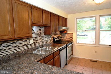 19054 Partridge Wood Dr, Germantown, MD 20874 - photo 6