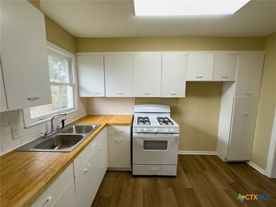 1404 E Bowie St, Beeville, TX 78102 - photo 5