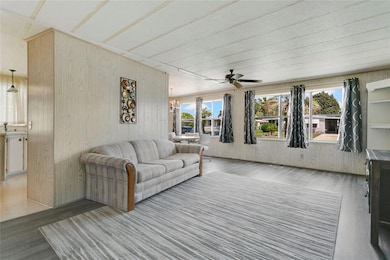 1207 Apache Cir, Tavares, FL 32778 - photo 4