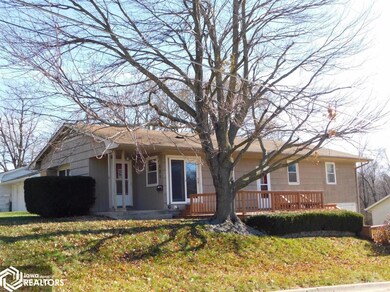 121 S 8th Ave W, Newton, IA 50208 - photo 2