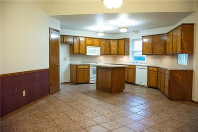 2505 E Hills Dr, Moore, OK 73160 - photo 7