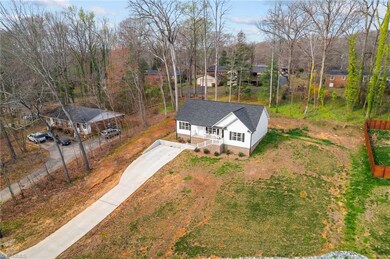 1592 Brookdale Dr, Asheboro, NC 27205 - photo 3