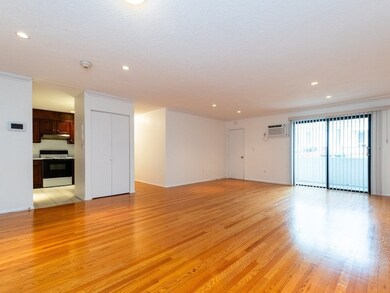 935 Washington St (Facing Back) unit 4, Newton, MA 02460 - photo 2