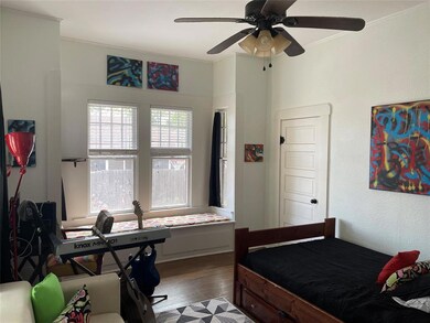 613 W Chambers St, Cleburne, TX 76033 - photo 2