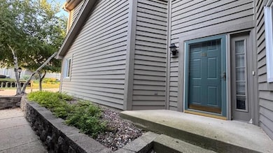 18575 Brookfield Lake Dr unit 61, Brookfield, WI 53045 - photo 5