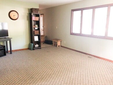 850 N Fordham Ave, Aurora, IL 60506 - photo 3