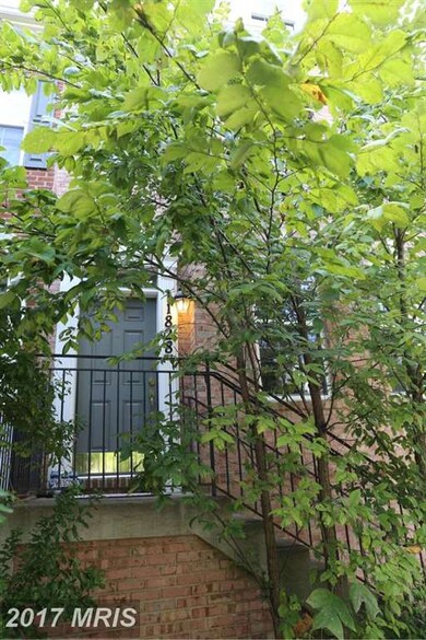 11828 Regents Park Dr, Germantown, MD 20876 - photo 2