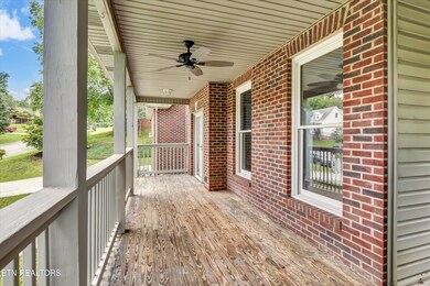 363 Country Run Cir, Powell, TN 37849 - photo 2