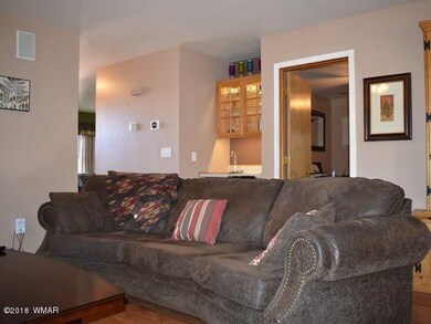 005_Living Room