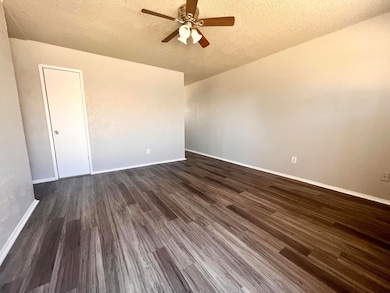 529 42nd St unit B, Lubbock, TX 79404 - photo 2