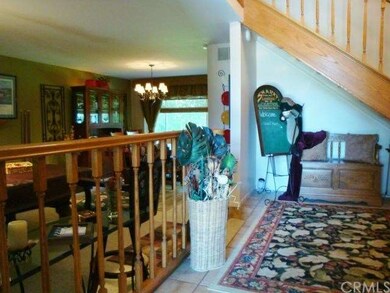 Entry leading to family or living rooms