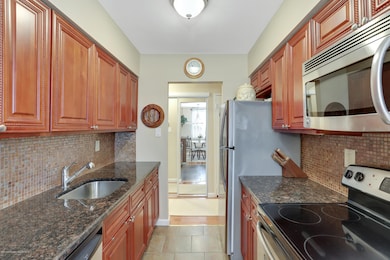 892 Armstrong Ave unit 1-4, Staten Island, NY 10308 - photo 7