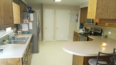 300 Oakdale St, Manchester, TN 37355 - photo 5