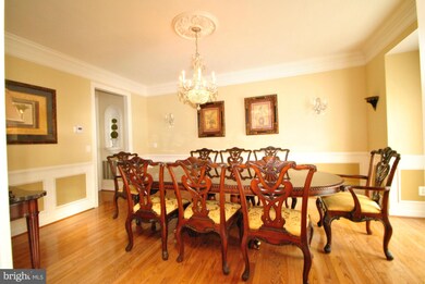 4884 Annamohr Dr, Fairfax, VA 22030 - photo 4