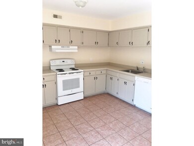 42 Eisenhower Cir, Whitehall, PA 18052 - photo 5