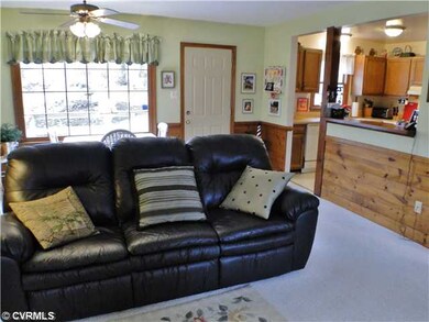 Breakfast Nook - Naturally Lit Breakfast Area off 
