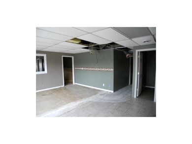FAMILY ROOM OR ENTRY AREA