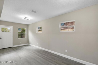 3333 Gilmore st-7