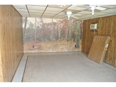 Living Room. LARGE LIVING ROOM