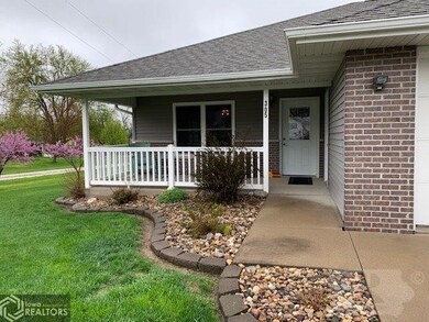 305 S Pearl St, Wayland, IA 52654 - photo 2