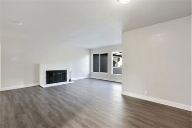 3402 4th Living room1