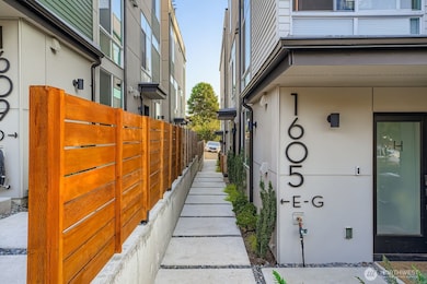 Unit located in between, private walkway