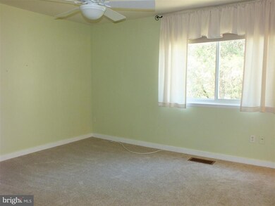 11172 Forest Edge Dr, Reston, VA 20190 - photo 7