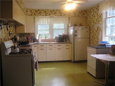Kitchen. Spacious kitchen with gas oven, refrigera