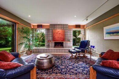 007-Living_Room-4414649-medium
