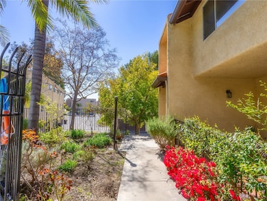 9531 Via Ricardo, Burbank, CA 91504 - photo 4
