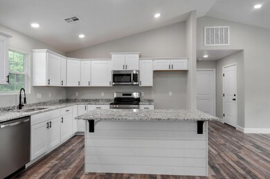 401 E Crescent St-6