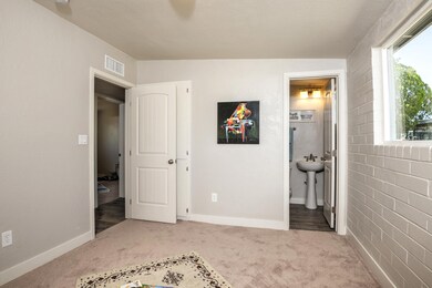 210-w-adams-11
