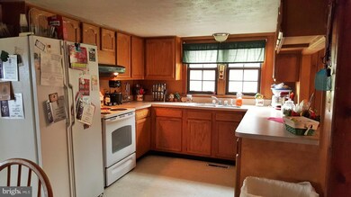 840 Three Mile Bank Ln, Edinburg, VA 22824 - photo 3