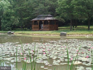 211 Colonial Dr, Perkiomenville, PA 18074 - photo 4