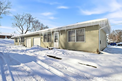 829 Washington St unit 1, Woodstock, IL 60098 - photo 2