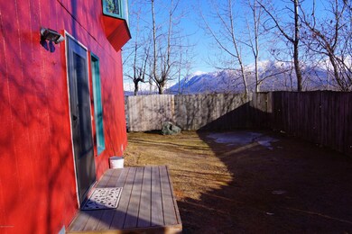 private entrance boundary ave.jpg