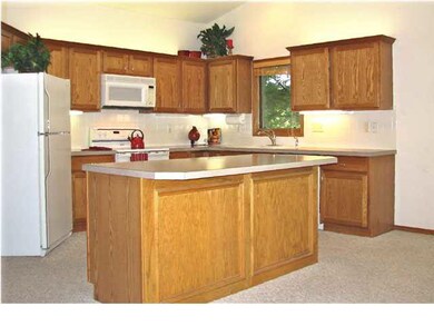 LARGE, FULLY-APPLIANCED KITCHEN - Eat Bar, Island,