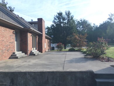 526 E Oak St, Lebanon Junction, KY 40150 - photo 4