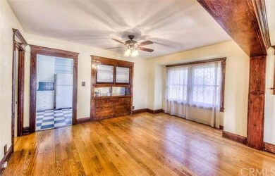 Oak floors in living room, dining room, and 2 bedr