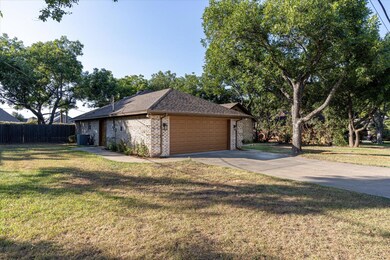 5012 Seminole Dr, Granbury, TX 76049 - photo 2