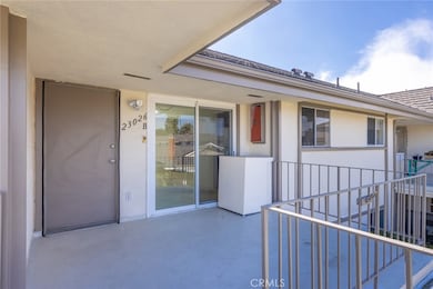 23026 Nadine Cir unit B, Torrance, CA 90505 - photo 4