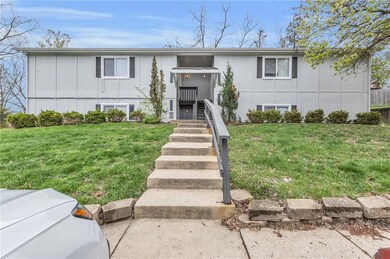 4709 Switzer Ln, Shawnee, KS 66203 - photo 2