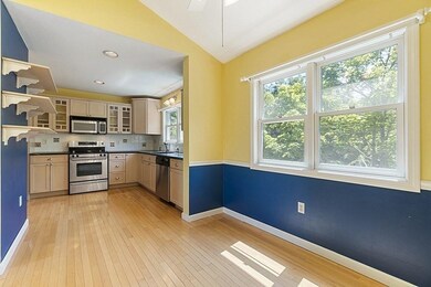 28 Boulderbrook Dr, Peabody, MA 01960 - photo 4