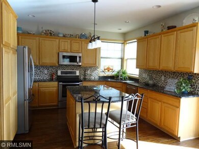 Spacious sunny kitchen with Granite and Stainless!