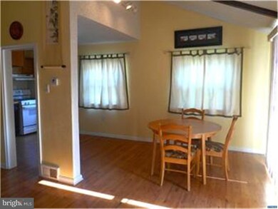 117 E Parkway Ave, Chester, PA 19013 - photo 4