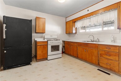 318 Kennedy Ave, East Vandergrift, PA 15629 - photo 2