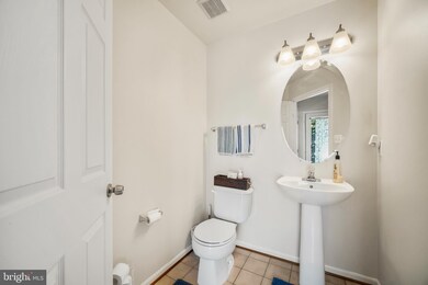 8327 Green Heron Way unit 28, Lorton, VA 22079 - photo 4